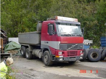 VOLVO  - Camión lona