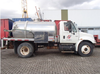 International 4300 4X2 VACUUM TRUCK - Cisterna camión