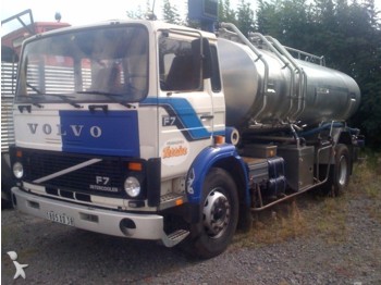 Volvo F7 - Cisterna camión