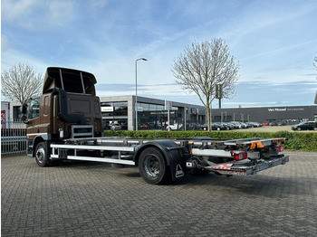 DAF FA 75.310 twistlocks + 261.000 km 2 bedden - Chasis camión: foto 4