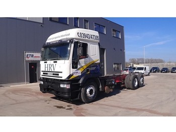 Chasis camión Iveco Eurotech 240 E 42 (6 CYLINDER ENGINE / MANUAL PUMP / ZF-GEARBOX / 8 TIRES / 6X2 / EURO 2): foto 1