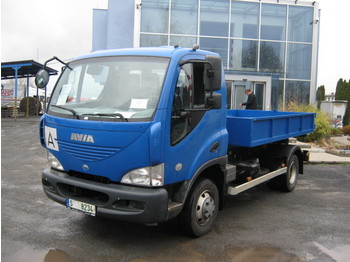  AVIA D100 4x2Abrollkipper - Portacontenedore/ Intercambiable camión