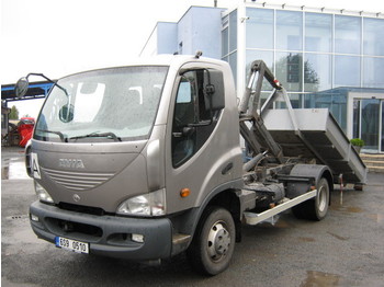  AVIA D90-160 Abrollkipper - Portacontenedore/ Intercambiable camión