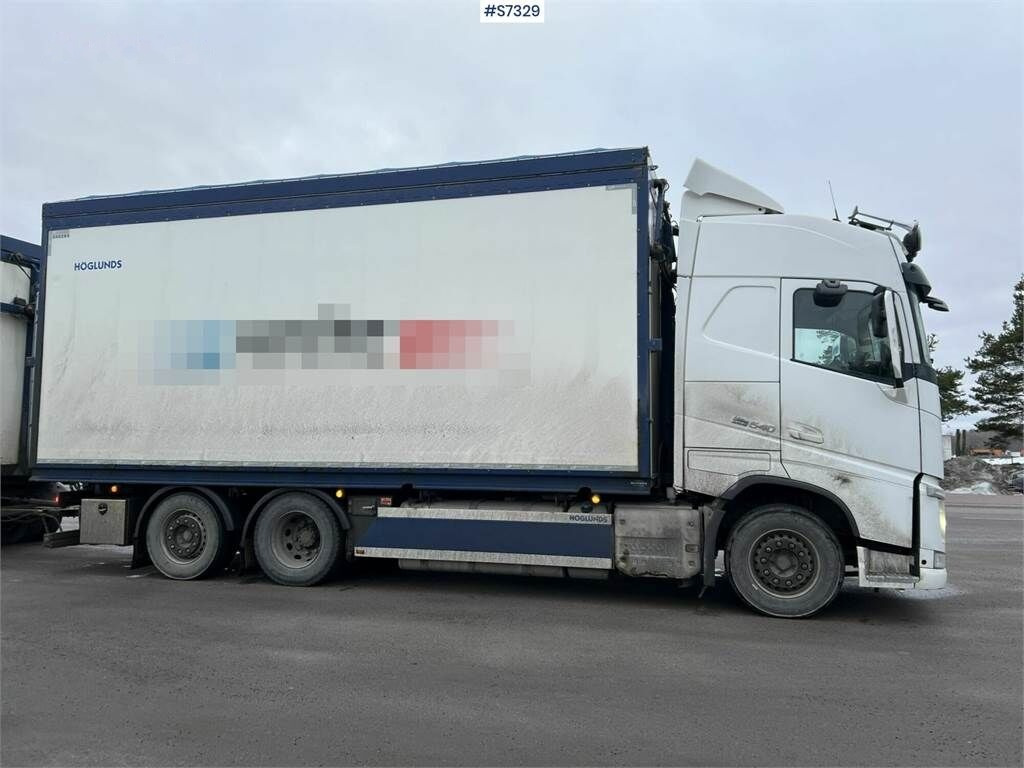 Camión caja cerrada Volvo FH 6x2 wood chip truck with trailer: foto 16