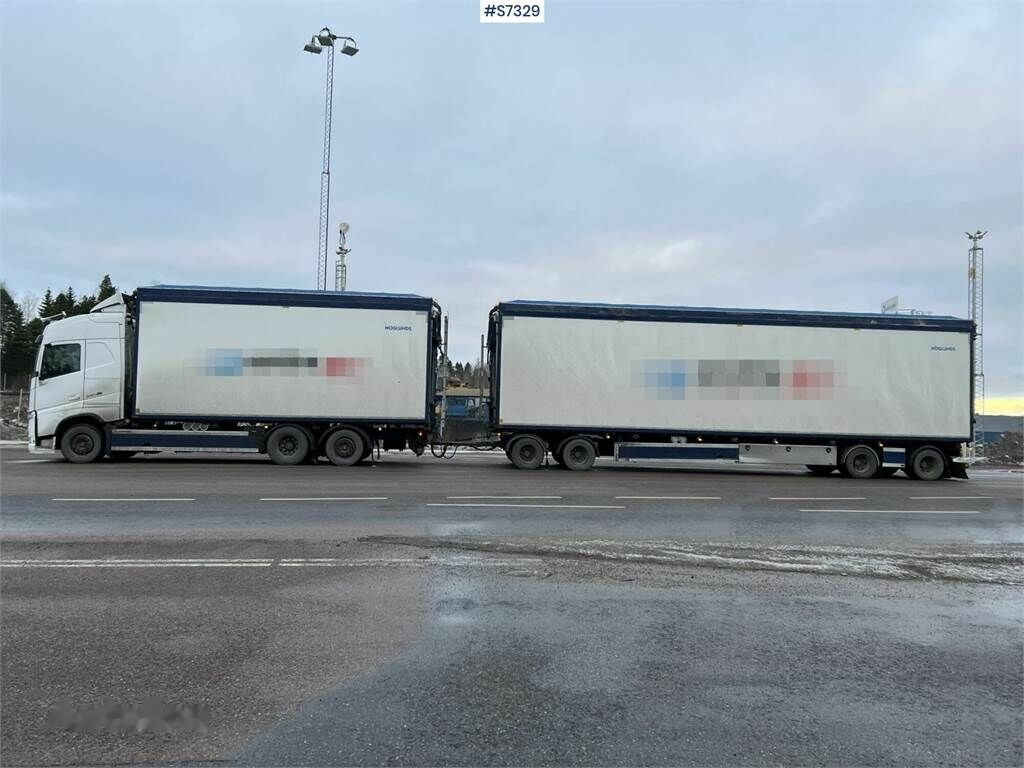 Camión caja cerrada Volvo FH 6x2 wood chip truck with trailer: foto 13