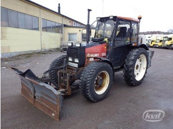 Valmet 555-4 Traktor 4WD med vikplog och sandspridare  - Tractor