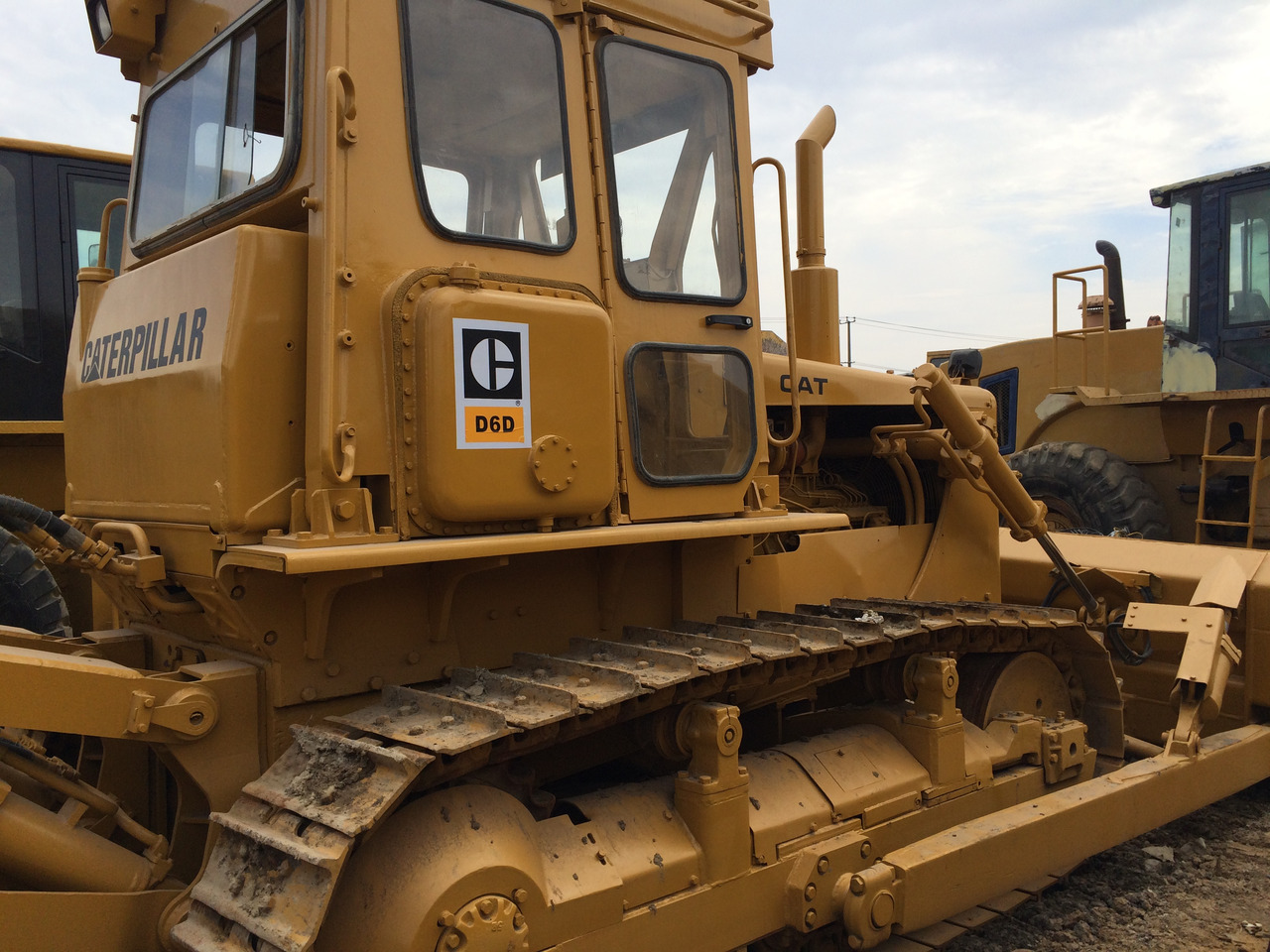 Bulldozer nuevo Famous brand CATERPILLAR used D6D in  good condition on sale: foto 5