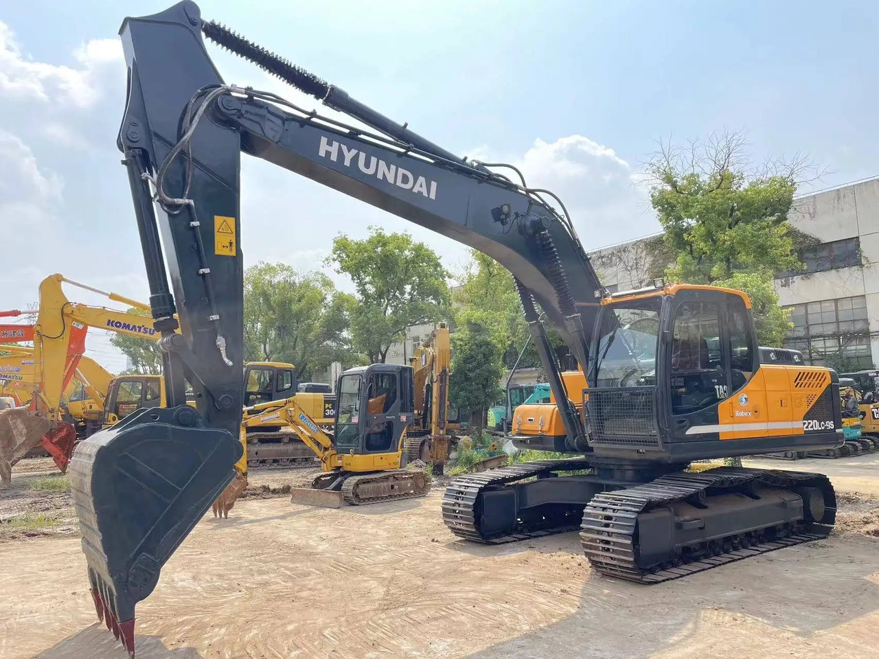 Excavadora de cadenas HYUNDAI R220 -9S track excavator 22 tons Korean hydraulic digger: foto 2