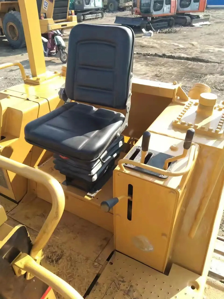 Bulldozer Used Bulldozer CAT D3C Second Hand Excellent Competitively Priced Crawler Bulldozer D5M D6D In Stock: foto 6