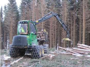 John Deere 1010 lastbærer - Procesadora forestal