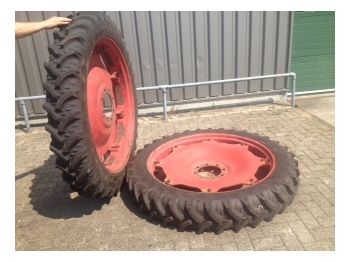  44  WIELENSET KLEBER 230/95R44 - Neumático