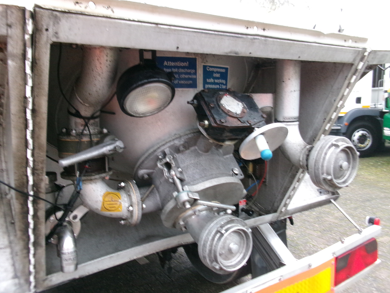 Cisterna semirremolque para transporte de harina Feldbinder Powder tank alu 41 m3 (tipping): foto 12