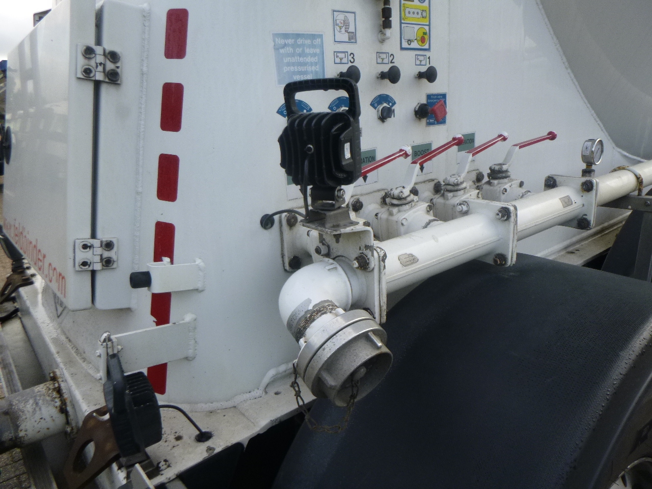Cisterna semirremolque para transporte de harina Feldbinder Powder tank alu alu 49 m3 / 1 comp: foto 14