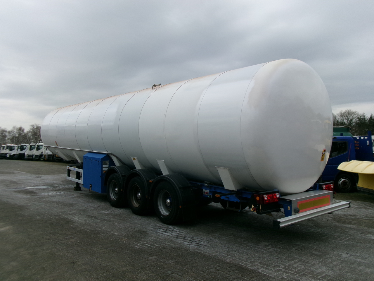 Cisterna semirremolque para transporte de gas Indox Low-pressure LNG gas tank inox 56.2 m3 / 1 comp: foto 3