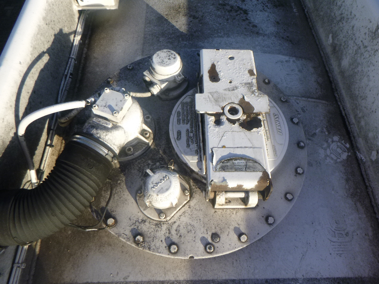 Cisterna semirremolque para transporte de combustible L.A.G. Fuel tank alu 44.4 m3 / 6 comp + pump: foto 22