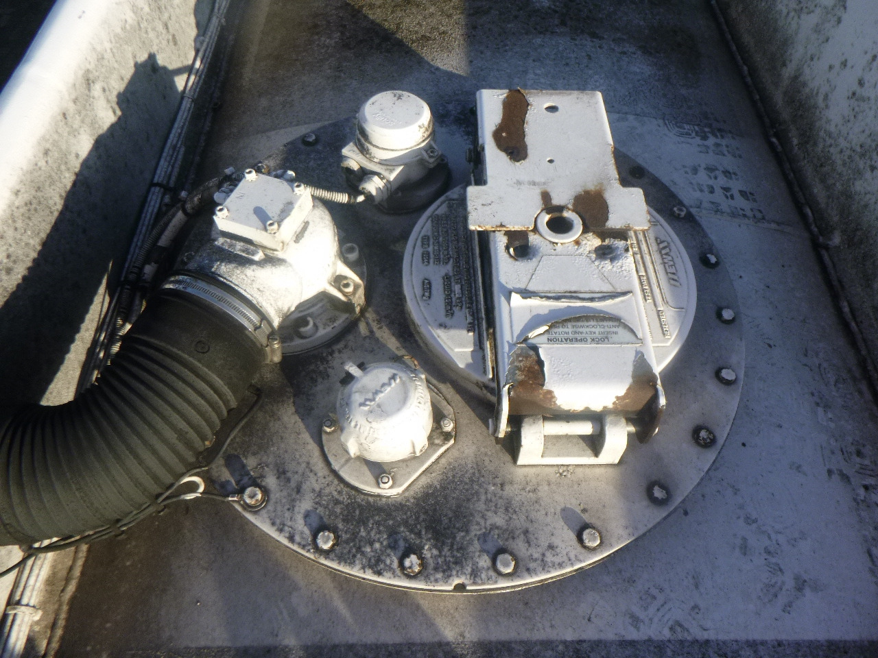 Cisterna semirremolque para transporte de combustible L.A.G. Fuel tank alu 44.4 m3 / 6 comp + pump: foto 24
