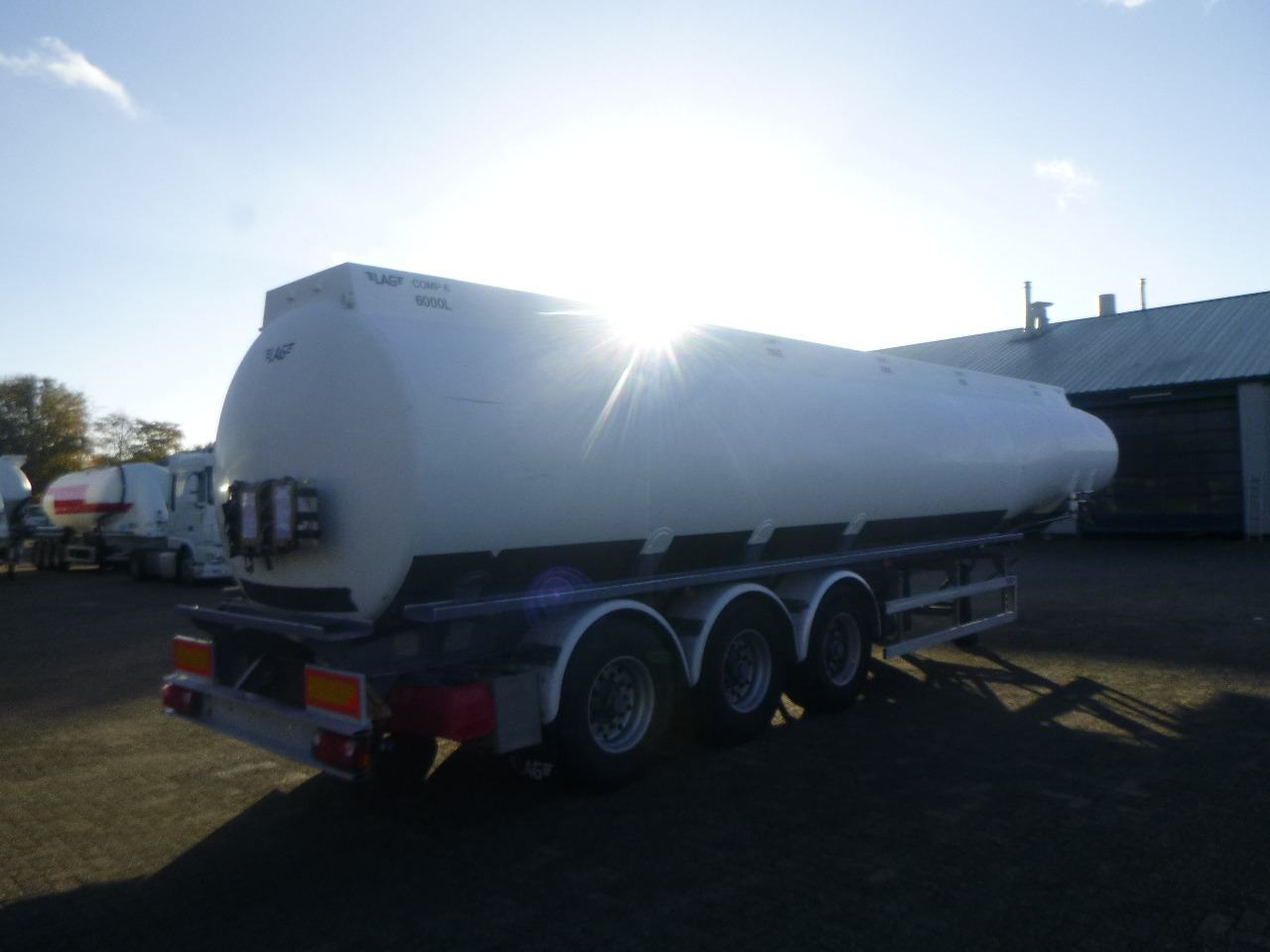 Cisterna semirremolque para transporte de combustible L.A.G. Fuel tank alu 44.4 m3 / 6 comp + pump: foto 4