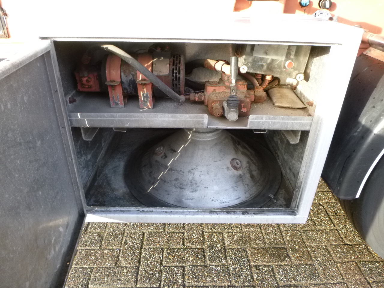 Cisterna semirremolque para transporte de harina L.A.G. Powder tank alu 60.5 m3 (tipping): foto 6