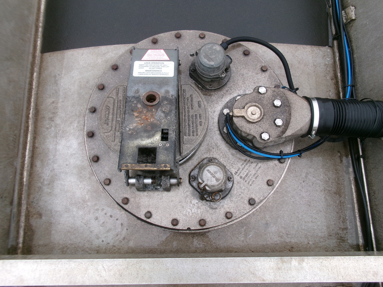 Cisterna semirremolque para transporte de combustible Lakeland Fuel tank alu 42.8 m3 / 6 comp + pump: foto 17