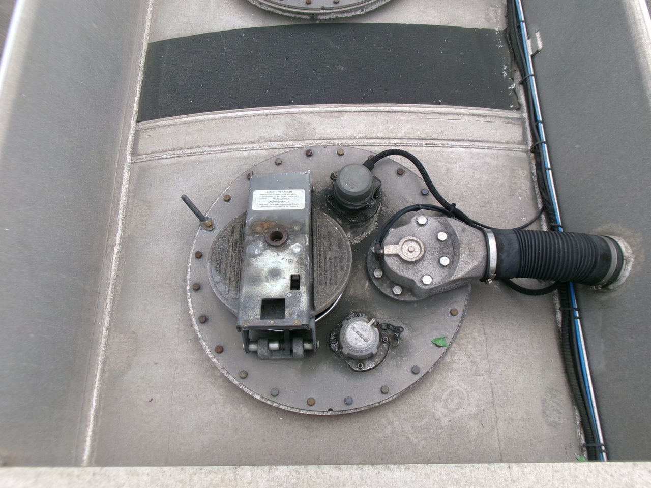 Cisterna semirremolque para transporte de combustible Lakeland Fuel tank alu 42.8 m3 / 6 comp + pump: foto 32