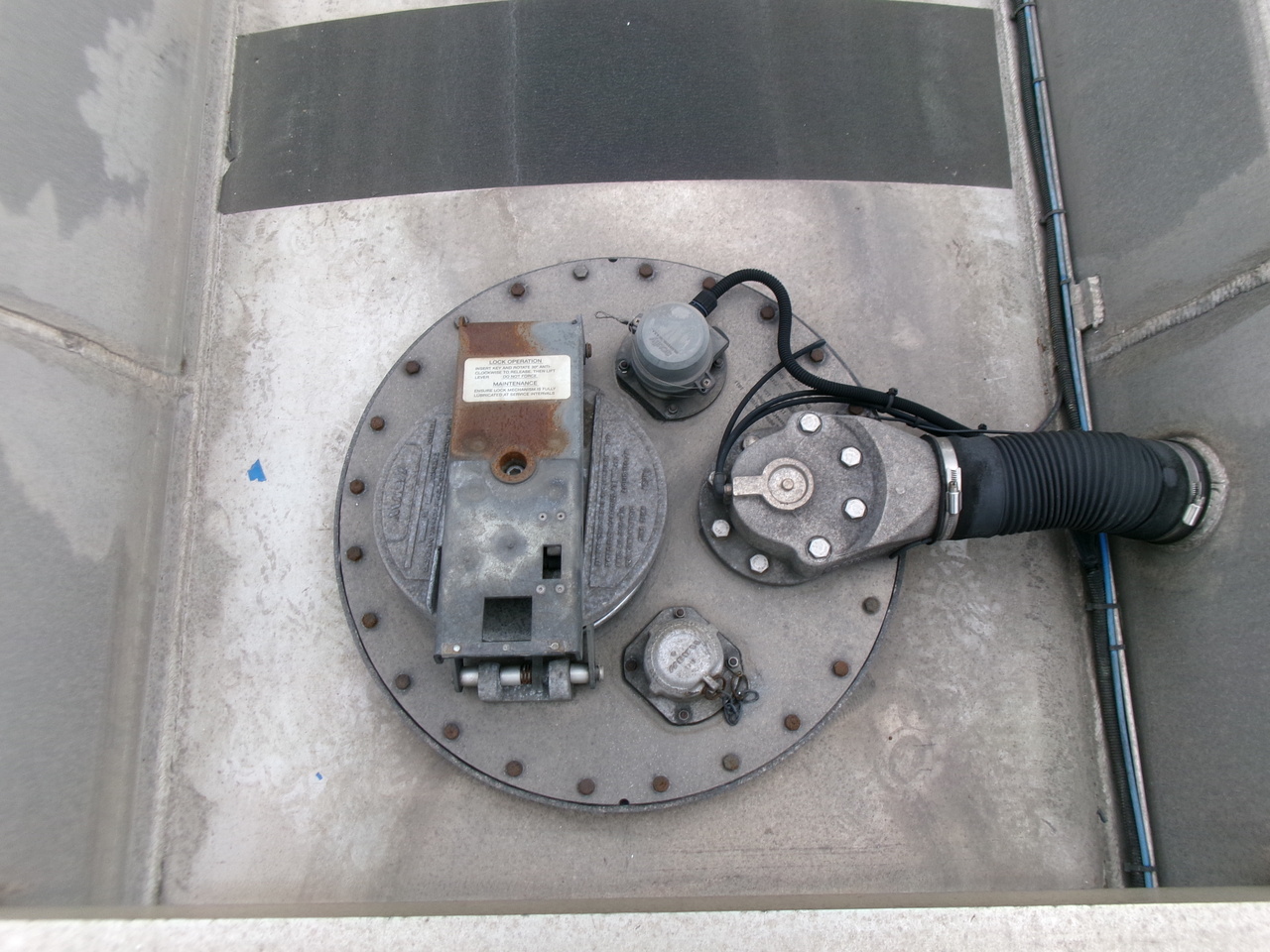 Cisterna semirremolque para transporte de combustible Lakeland Fuel tank alu 42.8 m3 / 6 comp + pump: foto 26