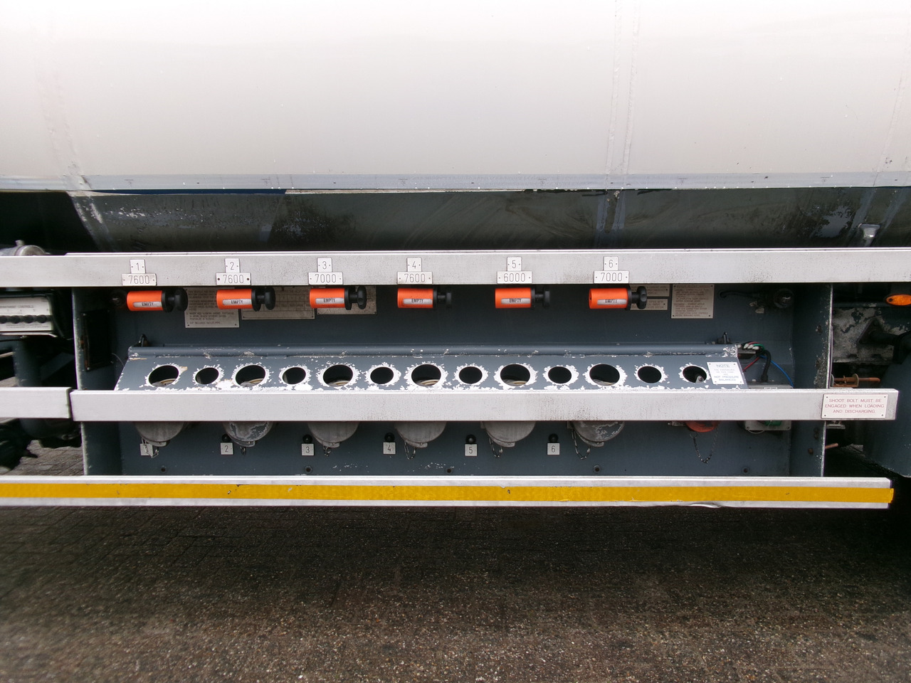 Cisterna semirremolque para transporte de combustible Lakeland Fuel tank alu 42.8 m3 / 6 comp + pump: foto 8