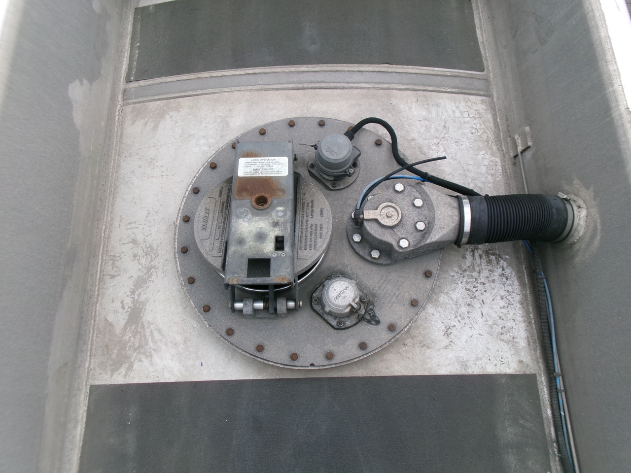 Cisterna semirremolque para transporte de combustible Lakeland Fuel tank alu 42.8 m3 / 6 comp + pump: foto 24