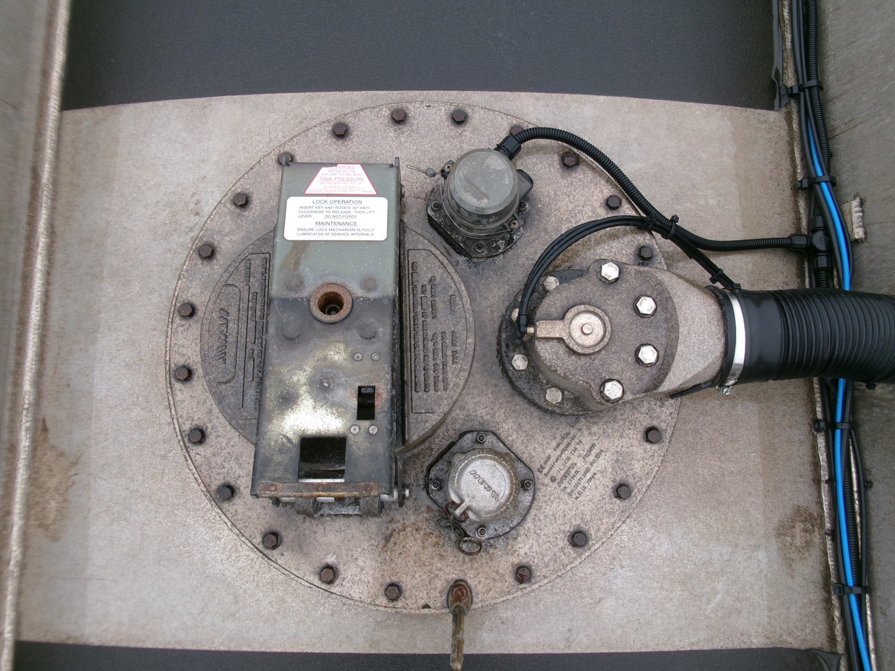 Cisterna semirremolque para transporte de combustible Lakeland Fuel tank alu 42.8 m3 / 6 comp + pump: foto 25