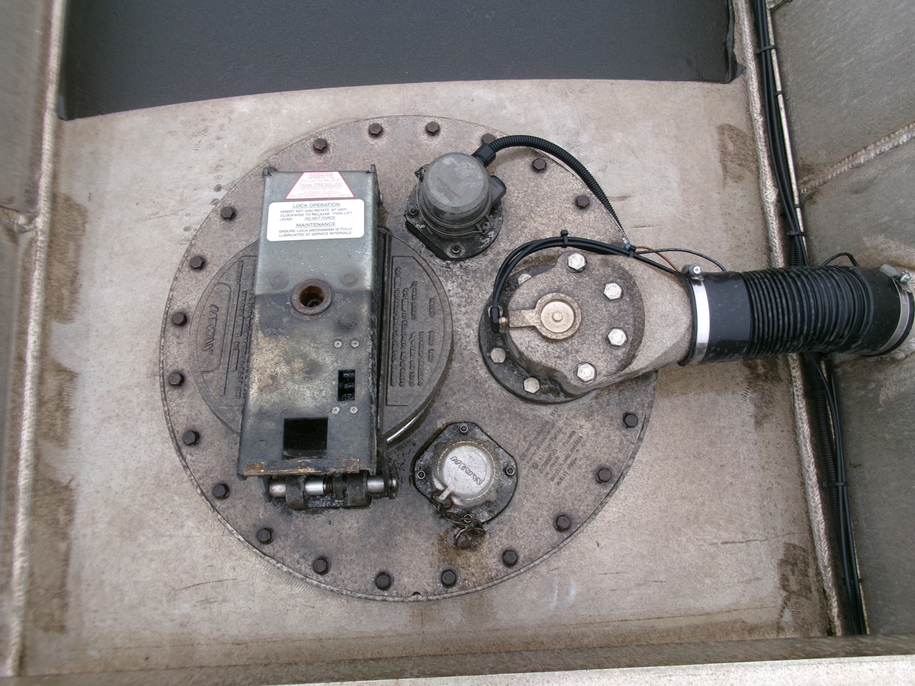 Cisterna semirremolque para transporte de combustible Lakeland Fuel tank alu 42.8 m3 / 6 comp + pump: foto 27