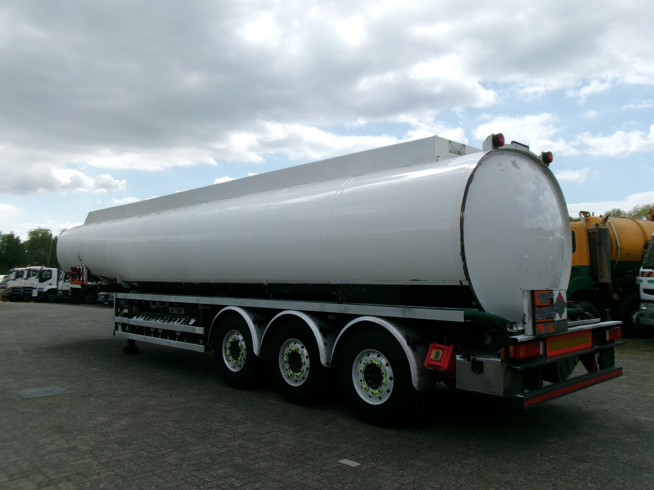 Cisterna semirremolque para transporte de combustible Lakeland Fuel tank alu 42.8 m3 / 6 comp + pump: foto 3