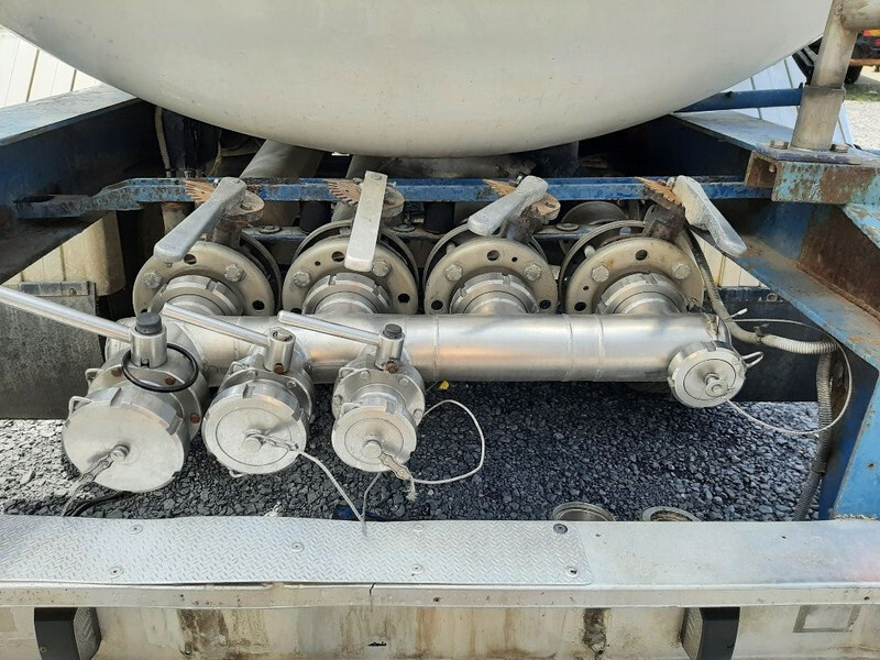 Cisterna semirremolque para transporte de leche Magyar 3 AXLES TANK IN STAINLESS STEEL INSULATED 30000 L- 4 COMP.: foto 8