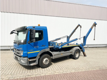 Portacontenedor de cadenas camión MERCEDES-BENZ Atego 1524