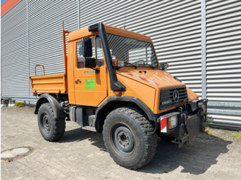 Volquete camión UNIMOG U90