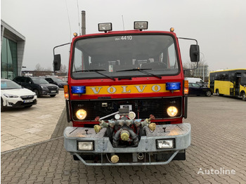 Camión de bomberos Volvo F613 Turbo / 2000l/min pump / 1000l foam / GOOD CONDITION: foto 3
