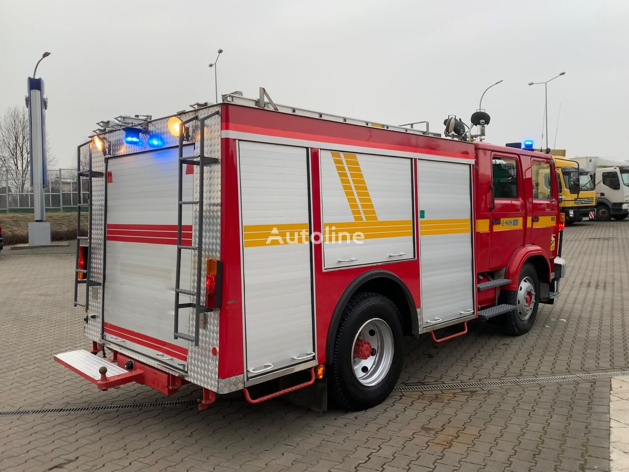 Camión de bomberos Volvo F613 Turbo / 2000l/min pump / 1000l foam / GOOD CONDITION: foto 6