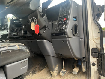 Scania P400 8X4 - Camión caja abierta: foto 3