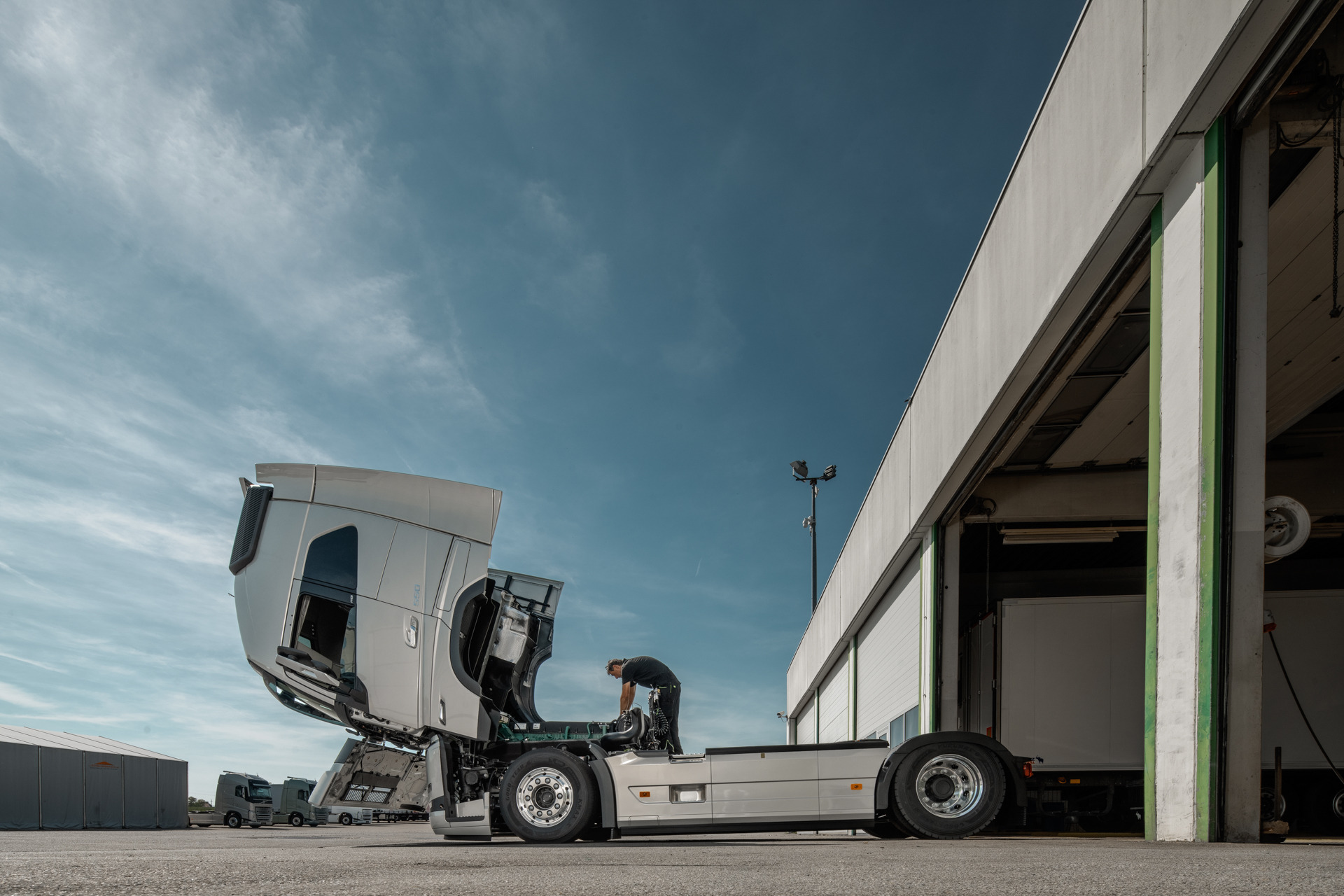 STARENT Truck & Trailer GmbH - Cabezas tractoras SCANIA - caja de cambios: automática undefined: foto 2