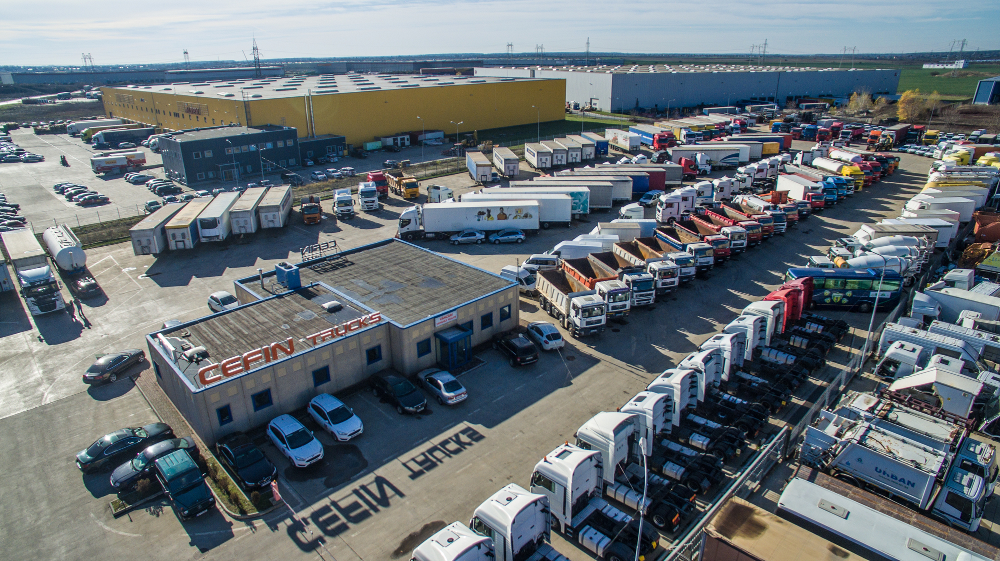 AIC TRUCKS SA - Maquinaria de construcción undefined: foto 1