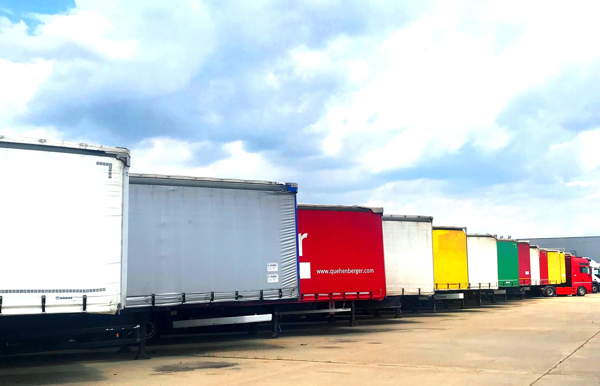 AIC TRUCKS SA - Maquinaria de construcción undefined: foto 4