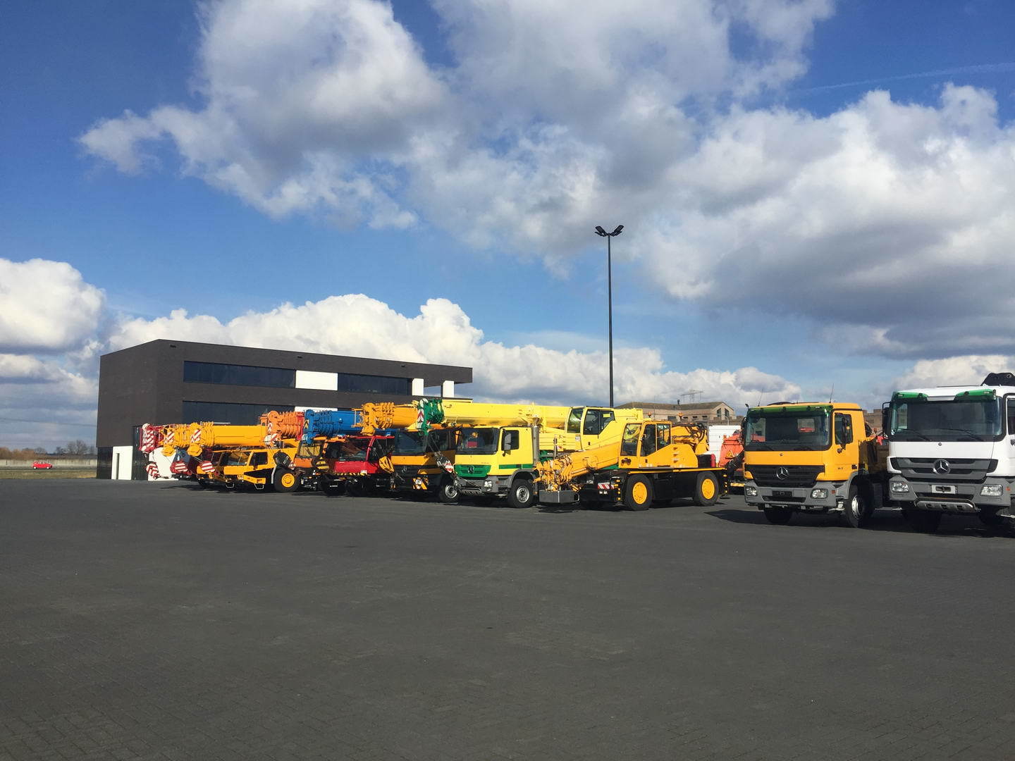 Geurts Trucks B.V. - Implementos undefined: foto 5