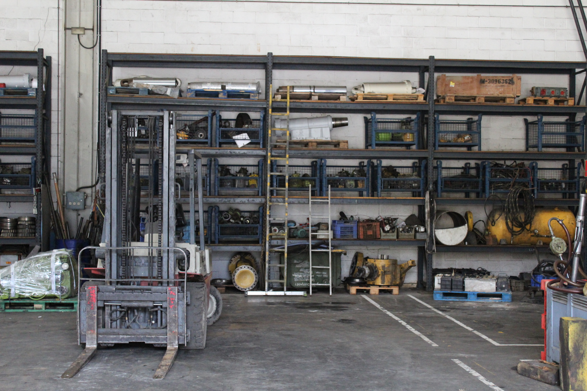 MAQUINARIA HONRADO S.L. - Equipos de manutención undefined: foto 7