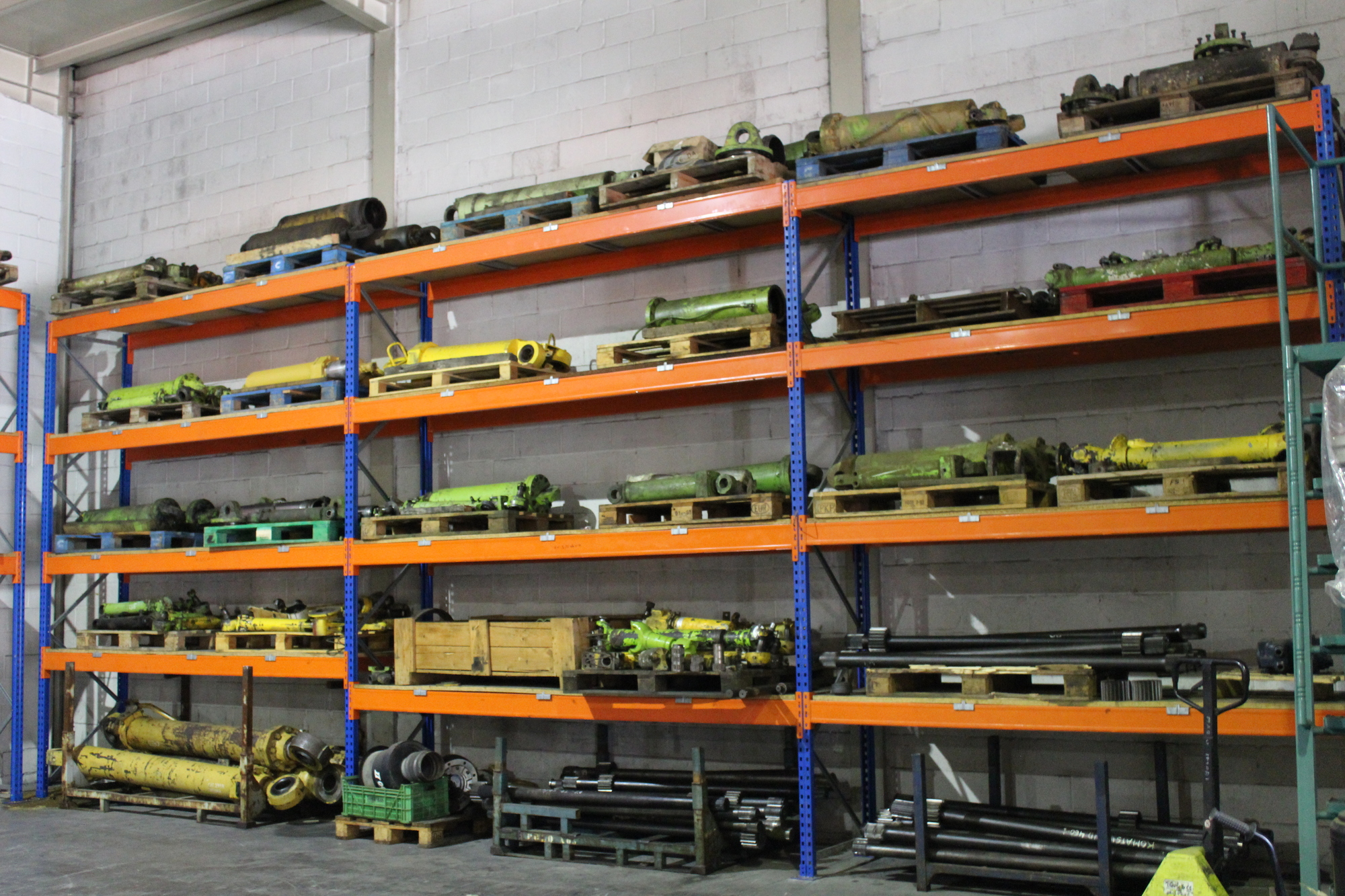 MAQUINARIA HONRADO S.L. - Equipos de manutención undefined: foto 4