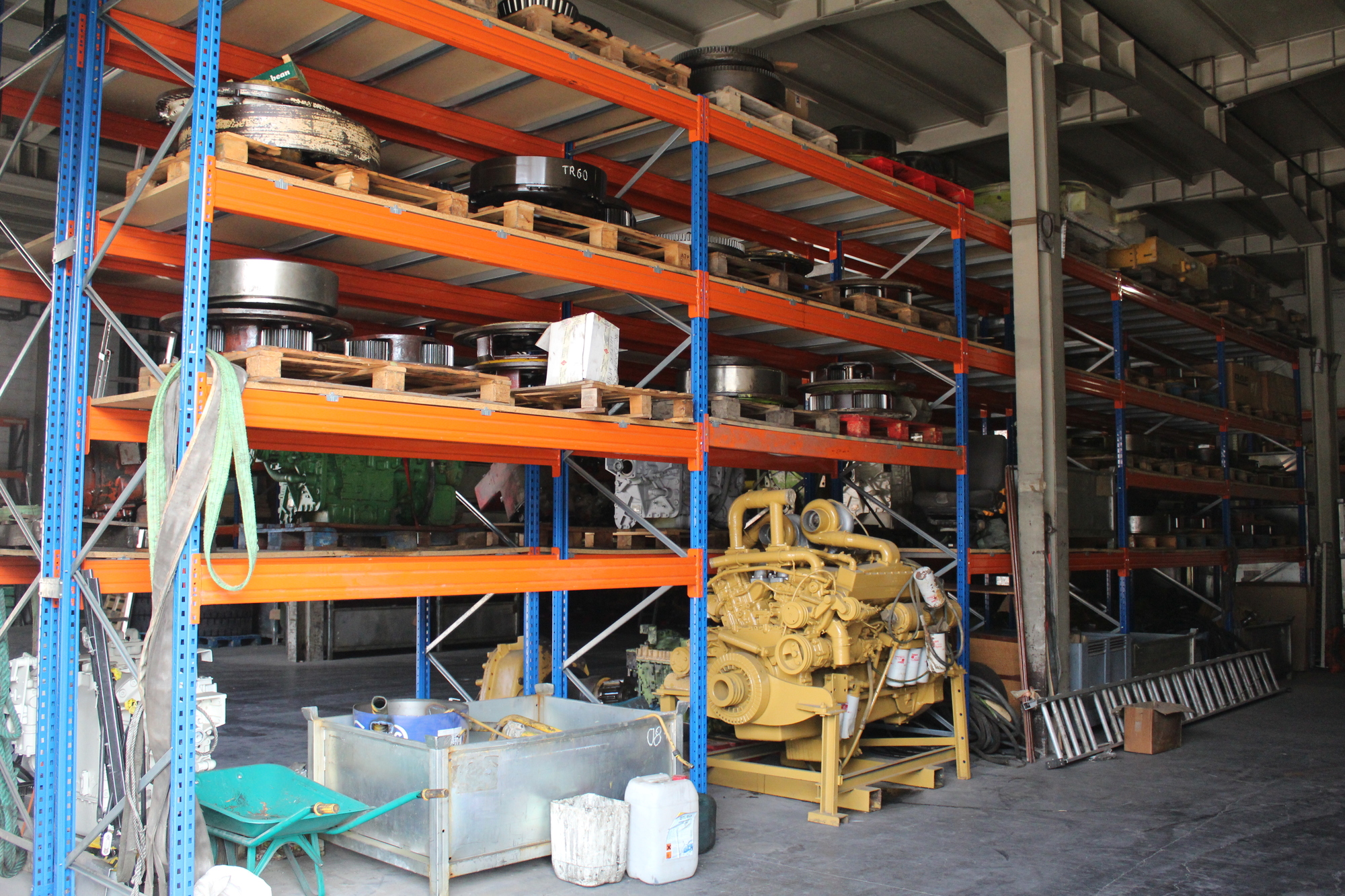 MAQUINARIA HONRADO S.L. - Equipos de manutención undefined: foto 5