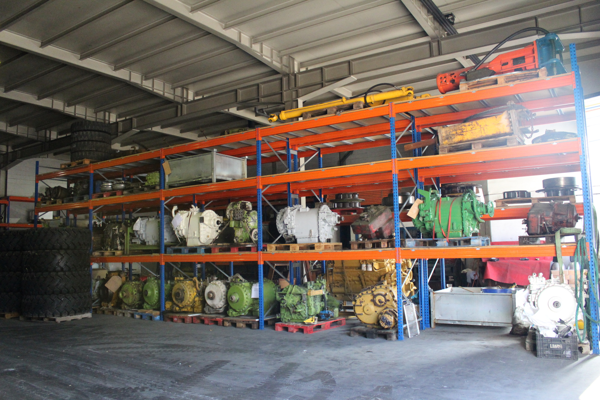 MAQUINARIA HONRADO S.L. - Equipos de manutención undefined: foto 6