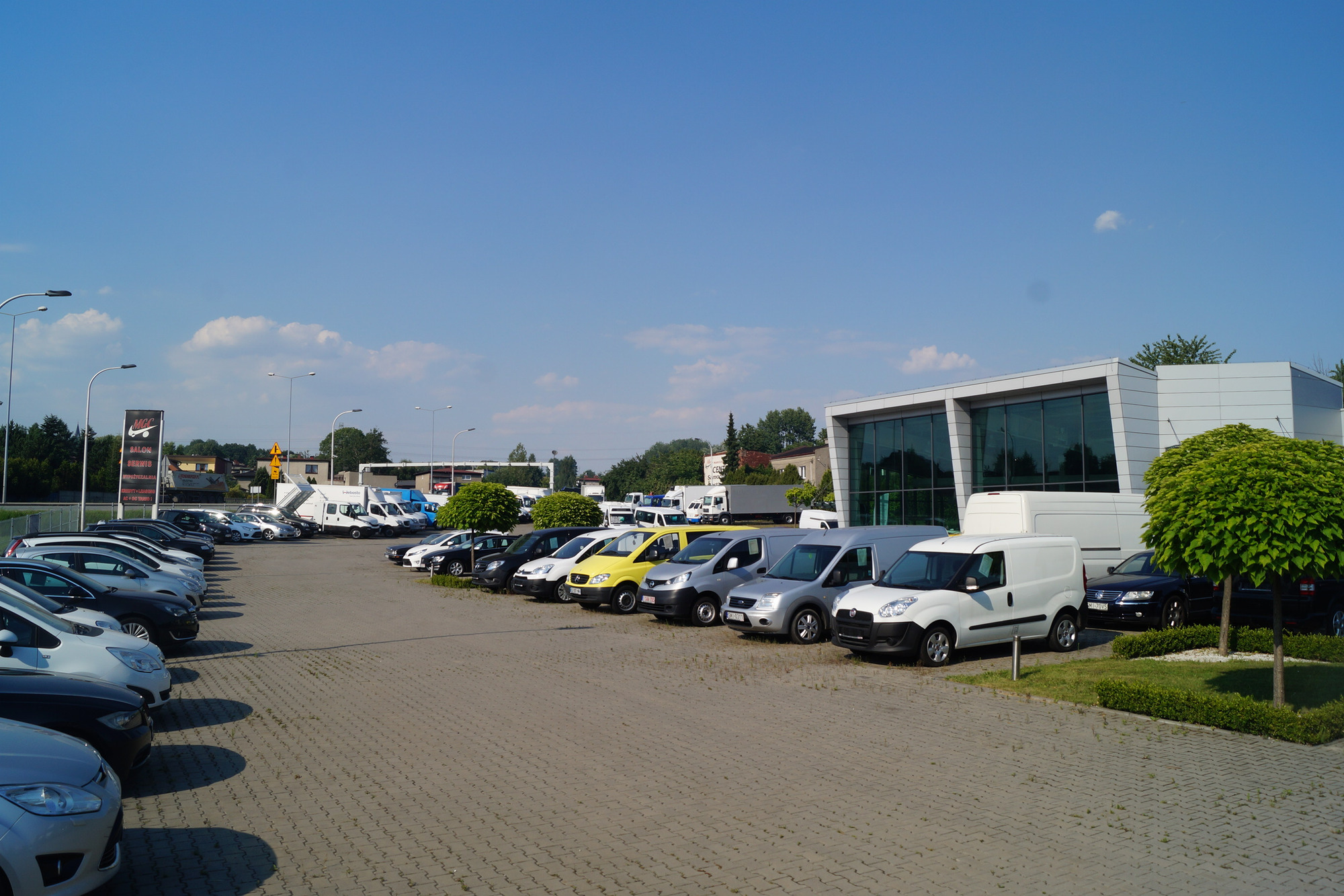 MGC CENTRUM SAMOCHODOW DOSTAWCZYCH - Equipos de manutención undefined: foto 3