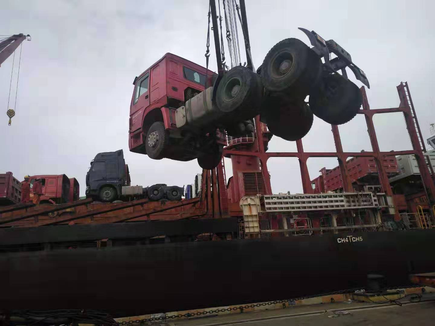 Shandong Guhong Auto Industrial CO., LTD - Camiones SINOTRUK HOWO - grúa para camión undefined: foto 6