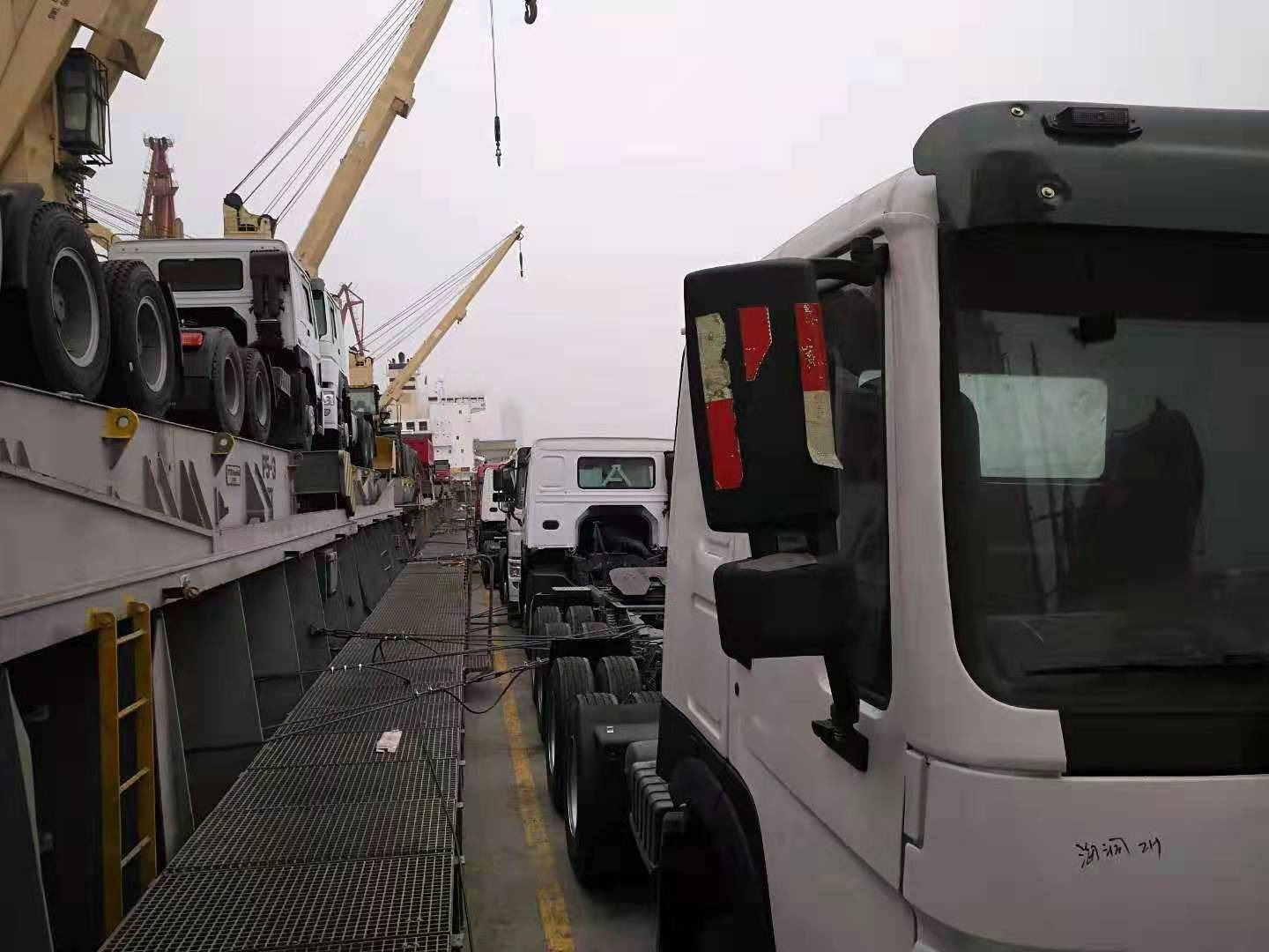 Shandong Guhong Auto Industrial CO., LTD - Camiones SINOTRUK HOWO - grúa para camión undefined: foto 10