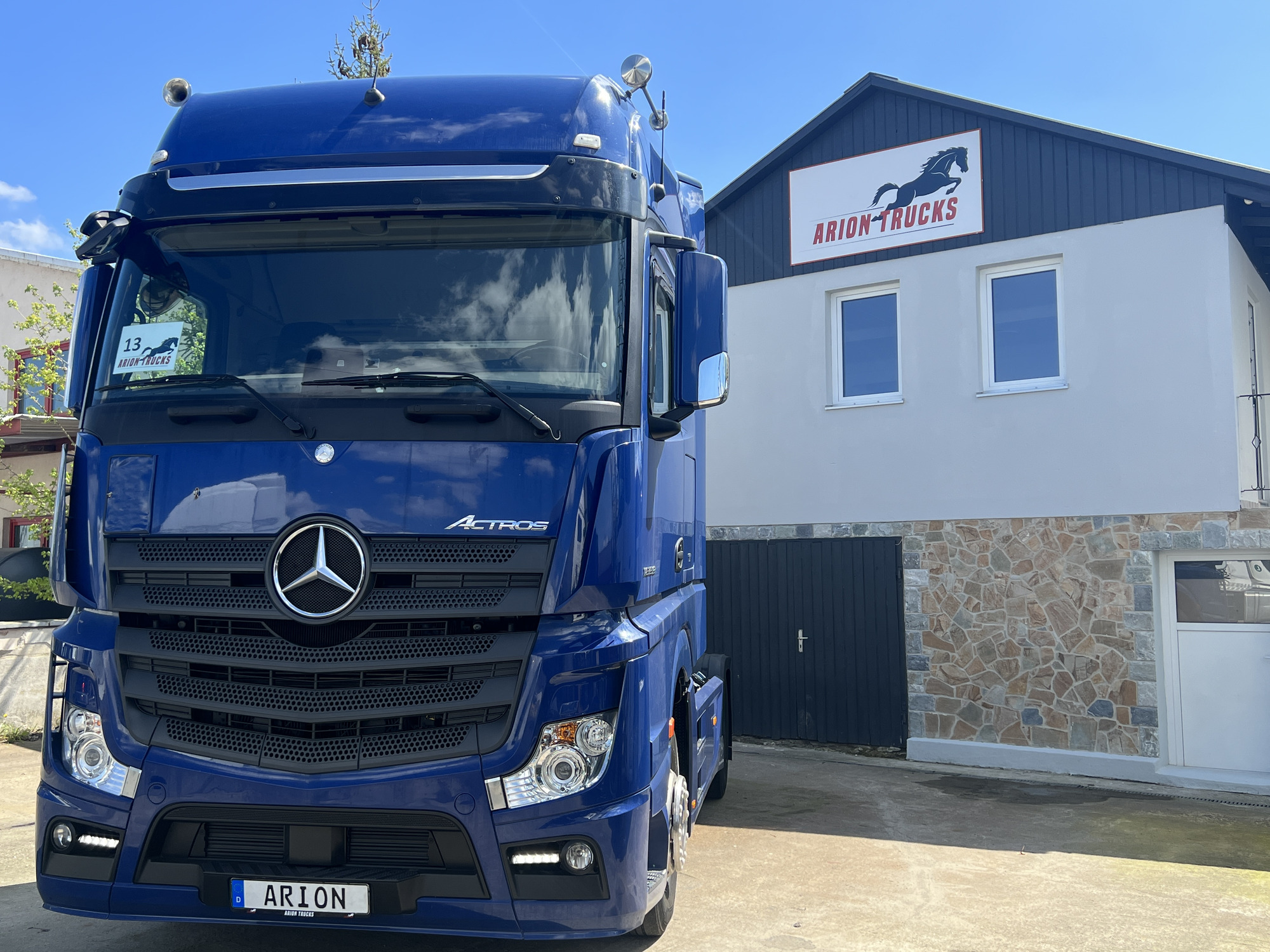 ARION TRUCKS GmbH - Vehículos comerciales ligeros MERCEDES-BENZ undefined: foto 1