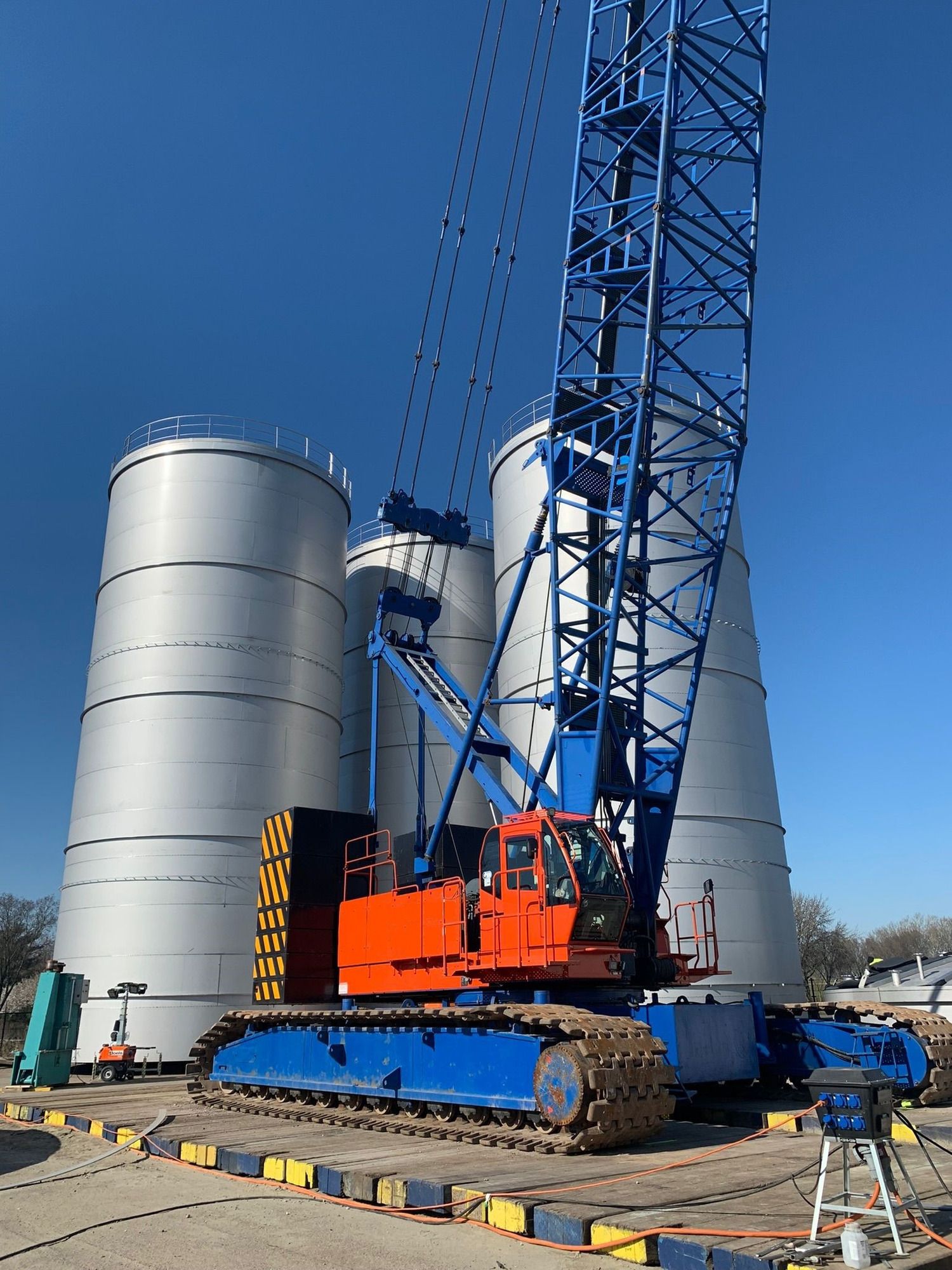 PVE CRANE RENTAL B.V. - anuncios sobre venta undefined: foto 1