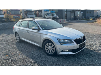 Coche familiar Skoda Superb Combi Active: foto 3